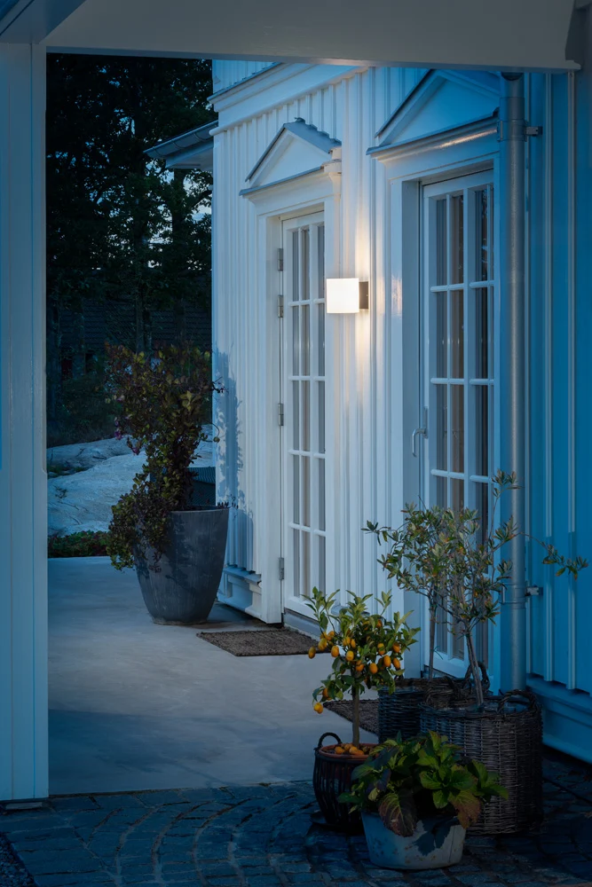 Konstsmide Foggia Wandleuchte High Power LED 10W anthrazit/opal Glas