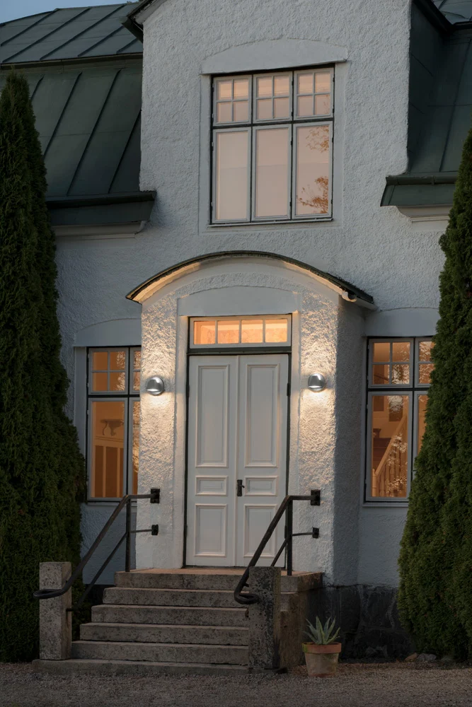 Konstsmide Hild Wandleuchte 2x5W LED weiss, gefrostetes Glas, dimmbar